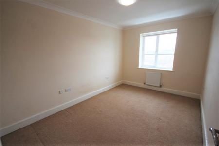 2 bedroom Flat to let in Lion Court, Southbridge, Northampton, NN4