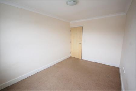 2 bedroom Flat to let in Lion Court, Southbridge, Northampton, NN4