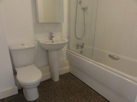 2 bedroom Flat to let in Lion Court, Southbridge, Northampton, NN4