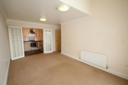 2 bedroom Flat to let in Lion Court, Southbridge, Northampton, NN4