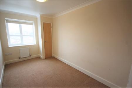 2 bedroom Flat to let in Lion Court, Southbridge, Northampton, NN4