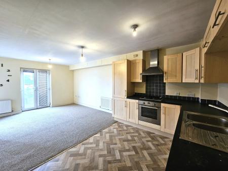 2 bedroom Flat to let in Main Road, Far Cotton, Northampton, NN4