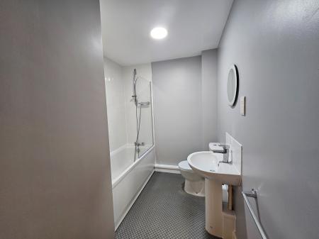 2 bedroom Flat to let in Main Road, Far Cotton, Northampton, NN4