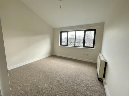 1 bedroom Studio flat for sale in Pyramid Close, Northampton