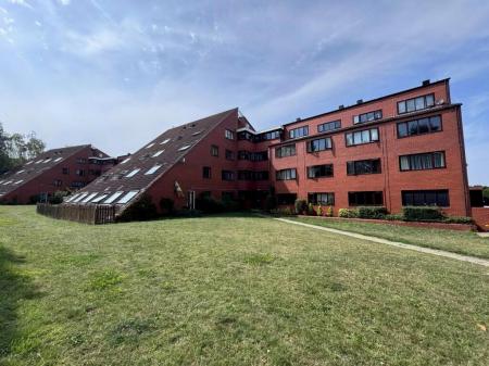 Pyramid Close, Northampton