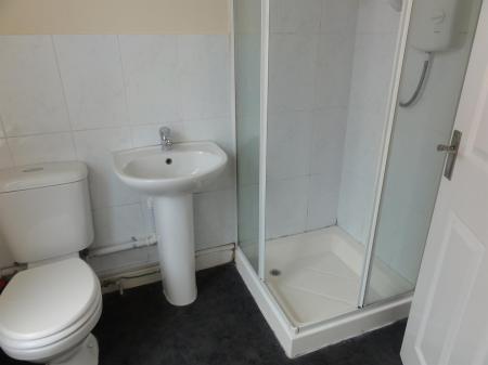 4 bedroom End of terrace house for sale in 4x TENANTED FLATS PLUS FREEHOLD