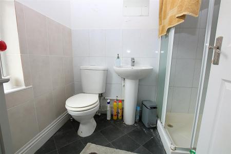 4 bedroom End of terrace house for sale in 4x TENANTED FLATS PLUS FREEHOLD