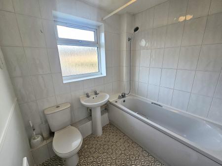 3 bedroom Semi-detached house to let in Merry Hill, West Hunsbury, Northampton, NN4