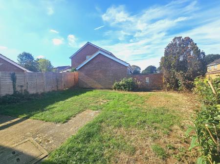 3 bedroom Semi-detached house to let in Merry Hill, West Hunsbury, Northampton, NN4