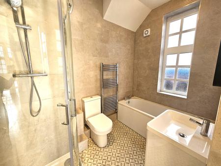 2 bedroom Flat to let in Clare Street, Northampton, NN1