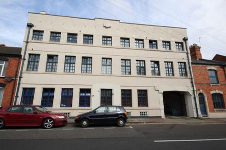 2 bedroom Flat to let in Clare Street, Northampton, NN1