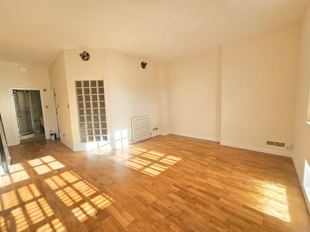 2 bedroom Flat to let in Clare Street, Northampton, NN1