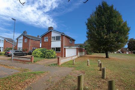 4 bedroom Detached house for sale in The Pastures, Kingsthorpe