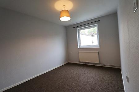 2 bedroom Flat to let in Montague Crescent, Ryehill, Northampton, NN5