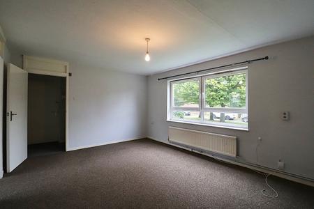 2 bedroom Flat to let in Montague Crescent, Ryehill, Northampton, NN5