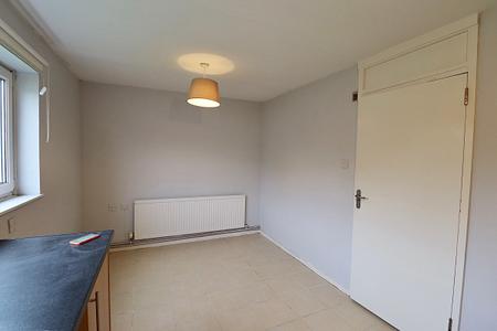 2 bedroom Flat to let in Montague Crescent, Ryehill, Northampton, NN5