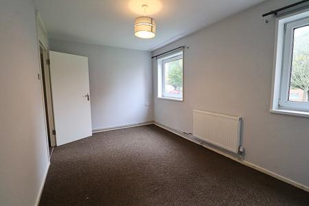 2 bedroom Flat to let in Montague Crescent, Ryehill, Northampton, NN5