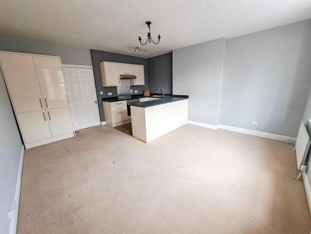 2 bedroom Flat to let in College Street, Town Centre, Northampton, NN1