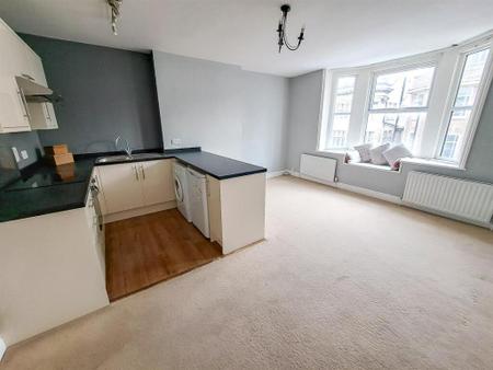 2 bedroom Flat to let in College Street, Town Centre, Northampton, NN1