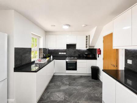 4 bedroom Town house to let in Johnson Court, Southbridge, Northampton, NN4