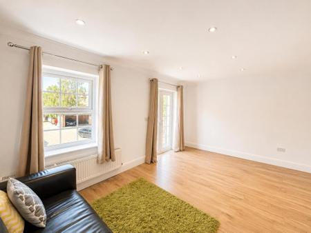 4 bedroom Town house to let in Johnson Court, Southbridge, Northampton, NN4