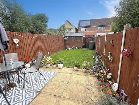 2 bedroom End of terrace house for sale in Thomson Close, Rugby