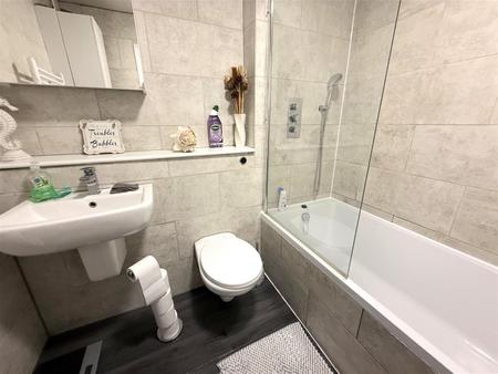 2 bedroom End of terrace house for sale in Thomson Close, Rugby