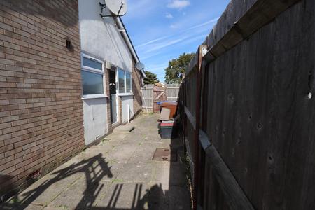 2 bedroom Bungalow to let in Mallory Walk, Parklands, Northampton, NN3