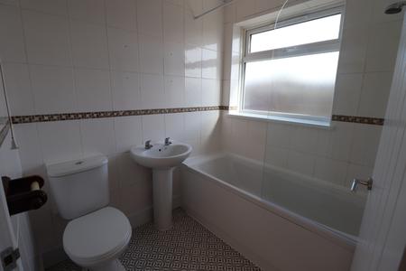 2 bedroom Bungalow to let in Mallory Walk, Parklands, Northampton, NN3