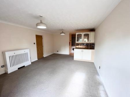 2 bedroom Flat to let in Blakemere Drive, Kingsmead, CW9