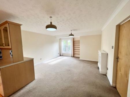 2 bedroom Flat to let in Blakemere Drive, Kingsmead, CW9