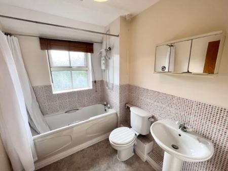 2 bedroom Flat to let in Blakemere Drive, Kingsmead, CW9