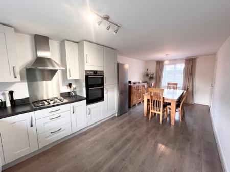 4 bedroom Detached house to let in Fountain Lane, Northwich, CW9