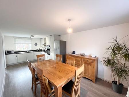 4 bedroom Detached house to let in Fountain Lane, Northwich, CW9