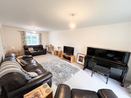 4 bedroom Detached house to let in Fountain Lane, Northwich, CW9