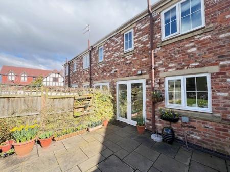 2 bedroom Semi-detached house to let in Mornant Avenue, Hartford, CW8