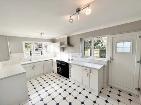 4 bedroom Detached house to let in Marbury Road, Comberbach, CW9