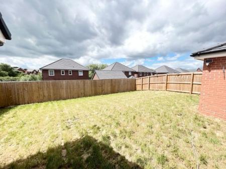 4 bedroom Detached house to let in Medlock Street, Rudheath, CW9