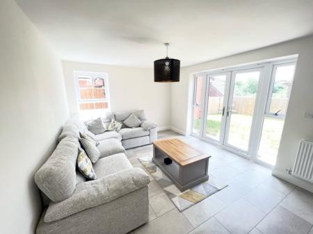 4 bedroom Detached house to let in Medlock Street, Rudheath, CW9