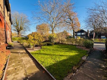 4 bedroom Mews house to let in Chester Road, Hartford, CW8