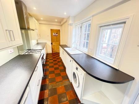 4 bedroom Mews house to let in Chester Road, Hartford, CW8