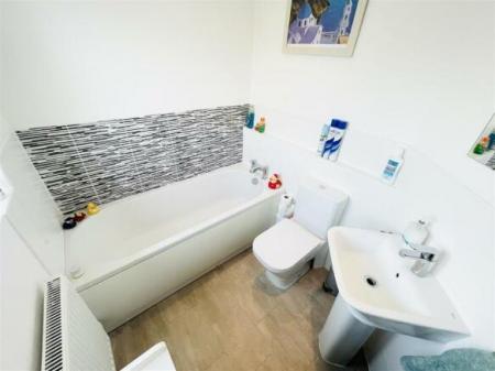 2 bedroom Mews house to let in Harper Close, Winnington, CW8