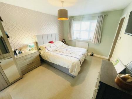 2 bedroom Mews house to let in Harper Close, Winnington, CW8