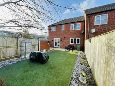 2 bedroom Mews house to let in Harper Close, Winnington, CW8