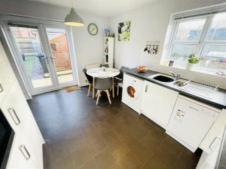 2 bedroom Mews house to let in Harper Close, Winnington, CW8
