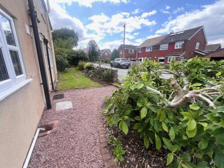 3 bedroom Cottage to let in Green Lane, Wincham, CW9