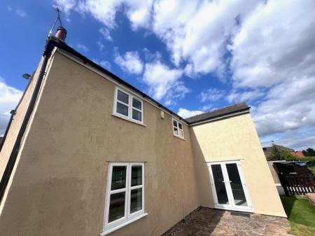 3 bedroom Cottage to let in Green Lane, Wincham, CW9