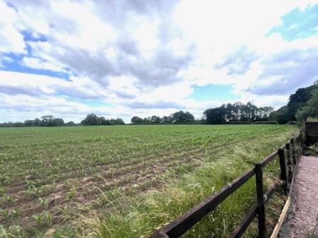 3 bedroom Cottage to let in Green Lane, Wincham, CW9