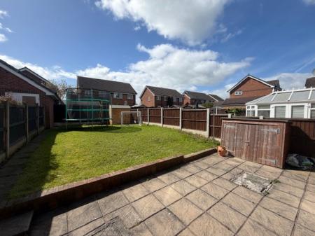 3 bedroom Semi-detached house to let in Shilton Close, Middlewich, CW10