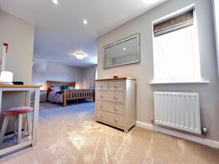 5 bedroom Detached house to let in Barnside Way, Moulton, CW9